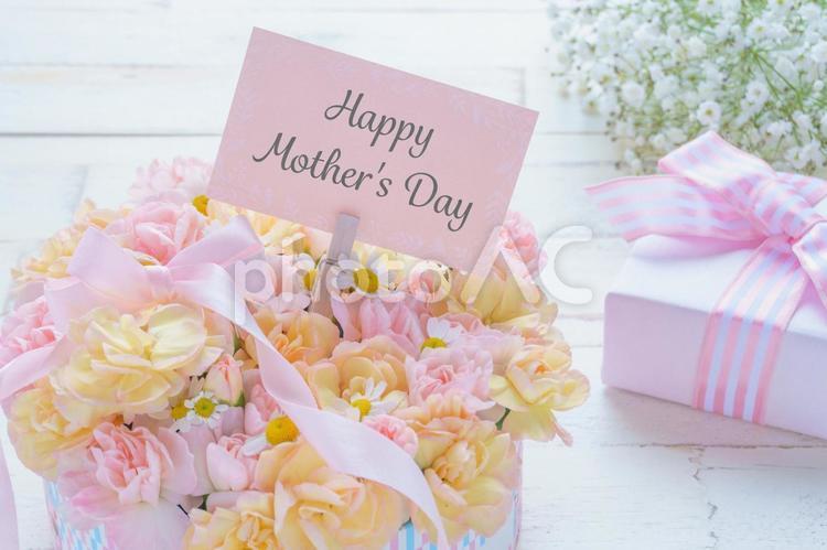 帶有留言卡和禮物背景的康乃馨盒花, 母亲节, 康乃馨, 花, JPG